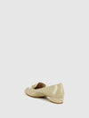 Sapatos com Apliques em Bege